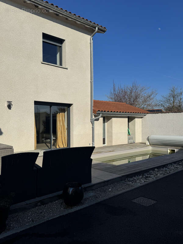 Maison à VEAUCHE