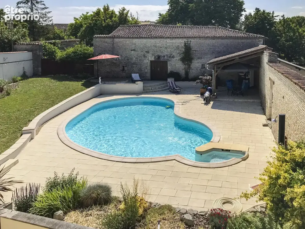 Jolie maison en pierre avec piscine au cœur du village - photo 22