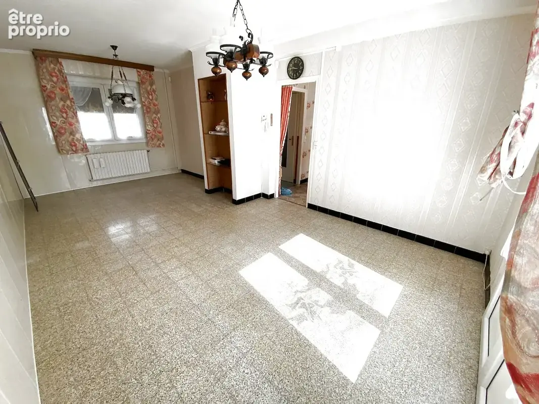 RECQUIGNIES - Maison Brique Semi-individuelle avec Garage et Jardin - photo 10