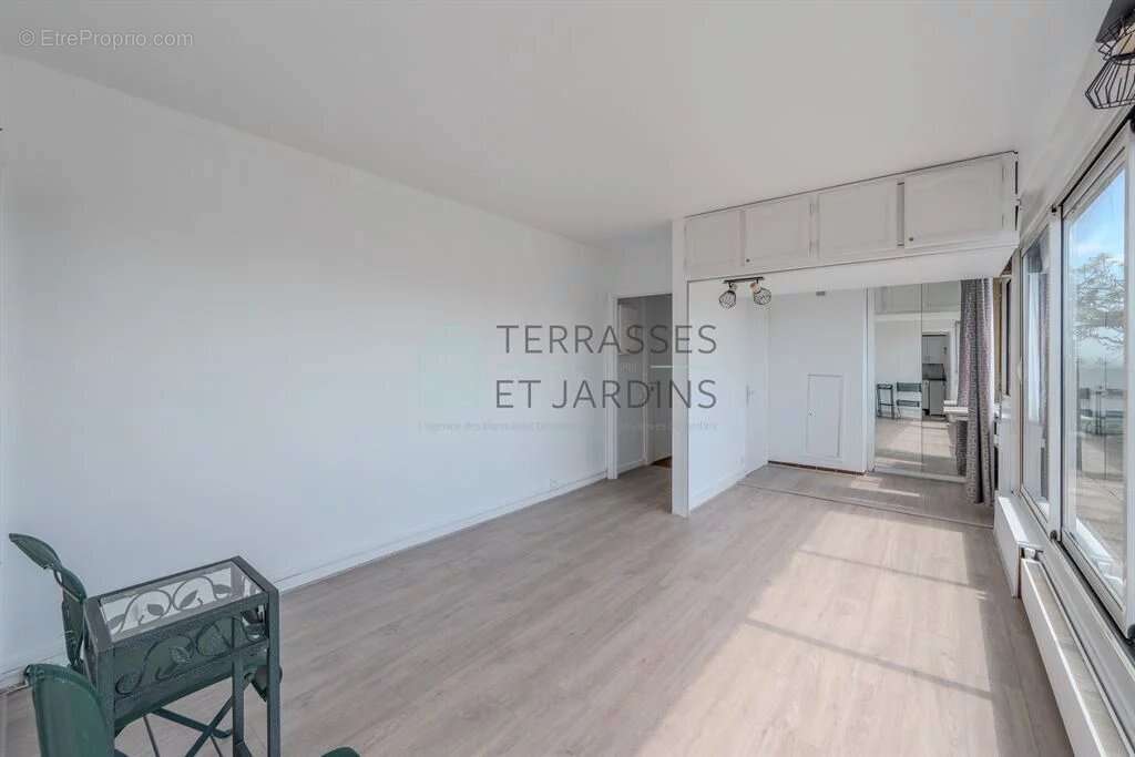 Appartement à PARIS-14E