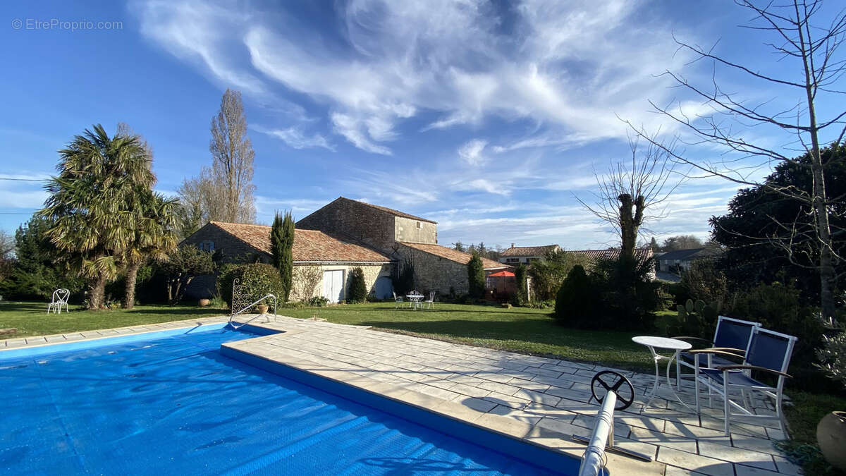 Maison à BOUTENAC-TOUVENT