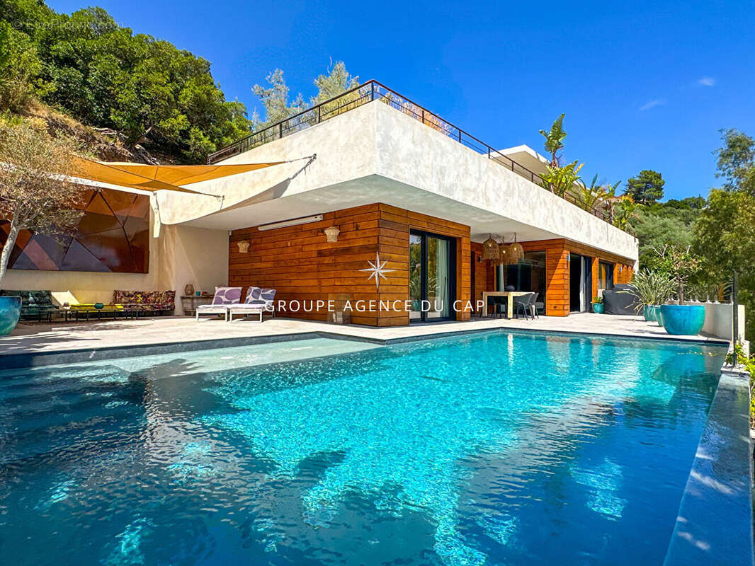 A vendre villa contemporaine vue mer piscine pool house chambres en suite les issambres - photo 2