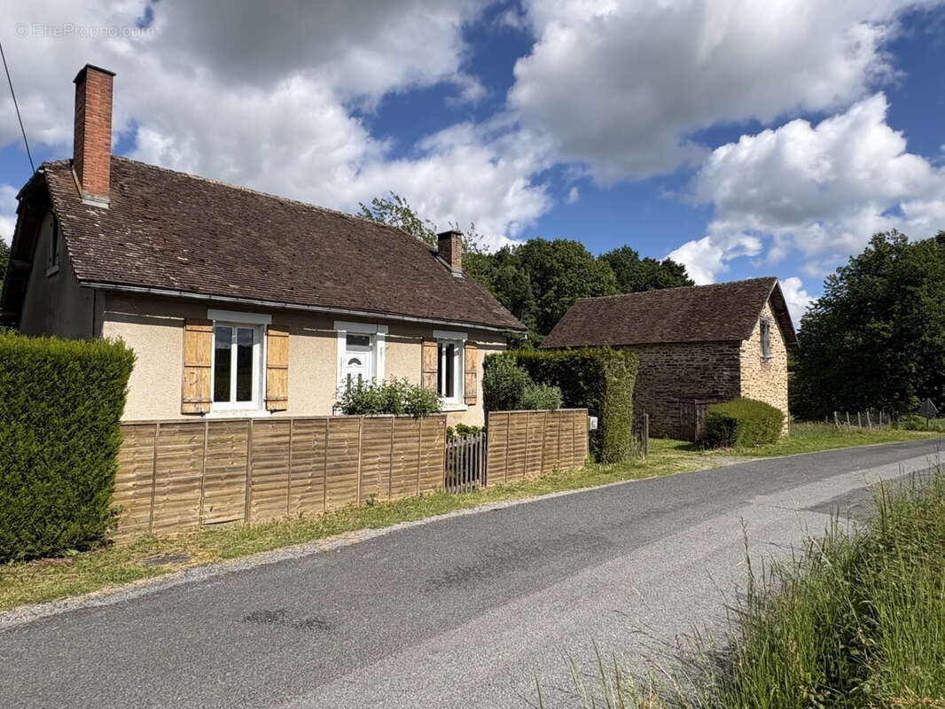 Maison à COUSSAC-BONNEVAL