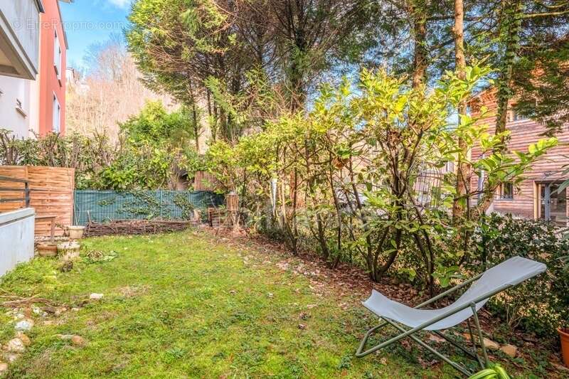 Appartement à NEYRON