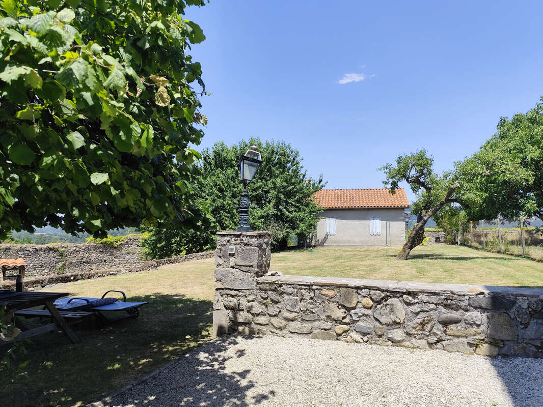 Maison 184,6 m2 avec appartement T2 et piscine centre de ST BERTRAND DE COMMINGES - photo 5