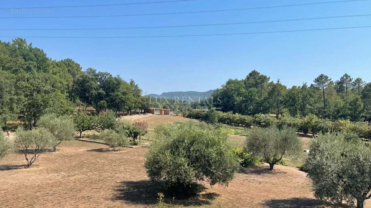 Maison à BAGNOLS-EN-FORET