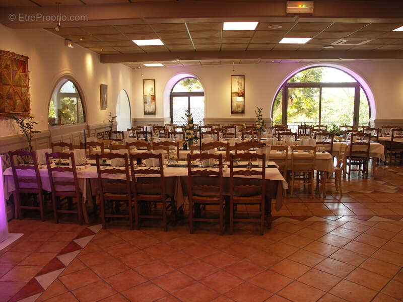 Commerce à MOUSTIERS-SAINTE-MARIE