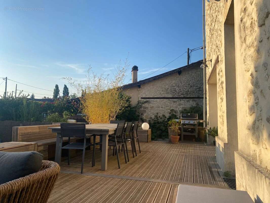 Maison à SAINT-MEDARD-D'EYRANS