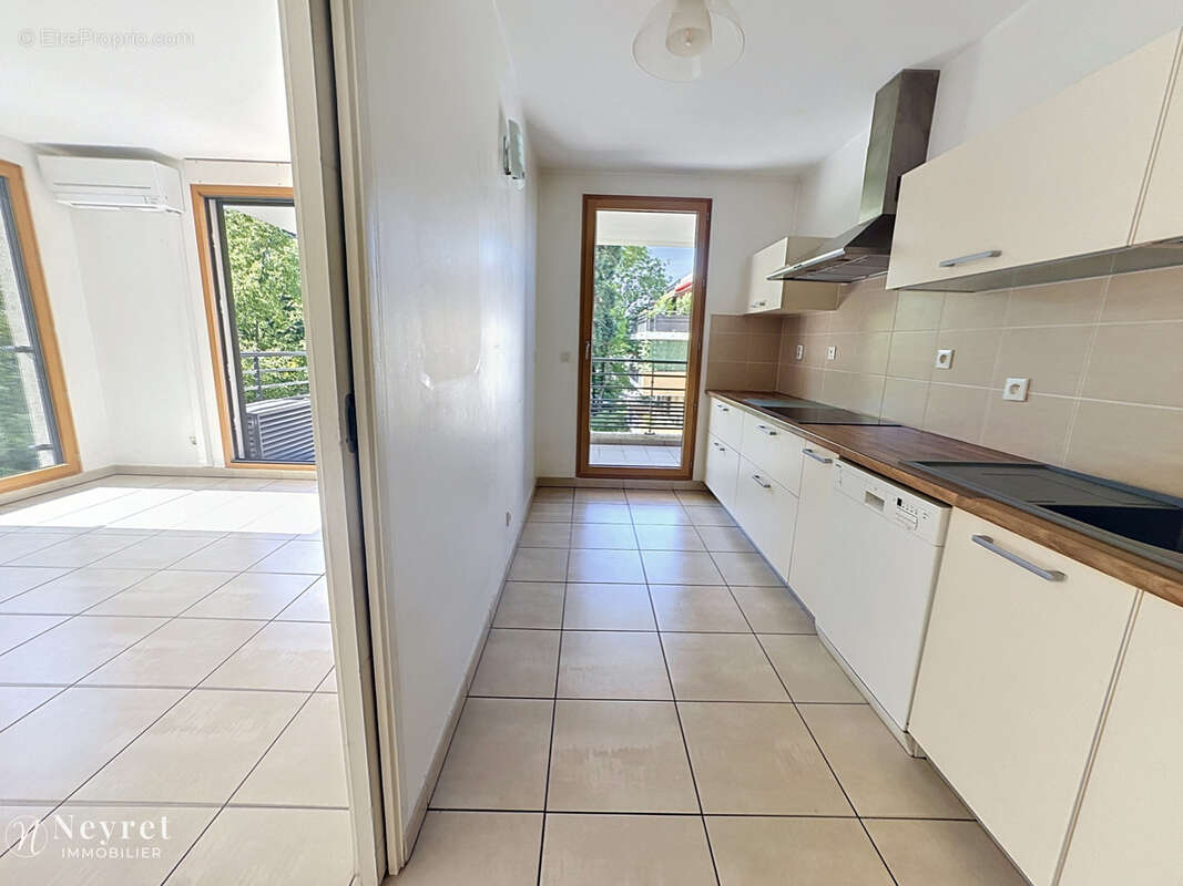 Appartement à SAINT-GENIS-LAVAL