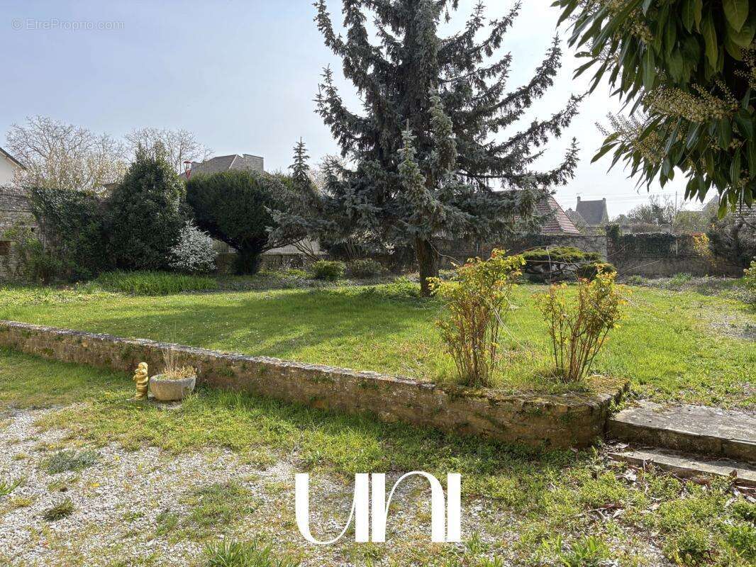 Maison à MEZIDON-CANON