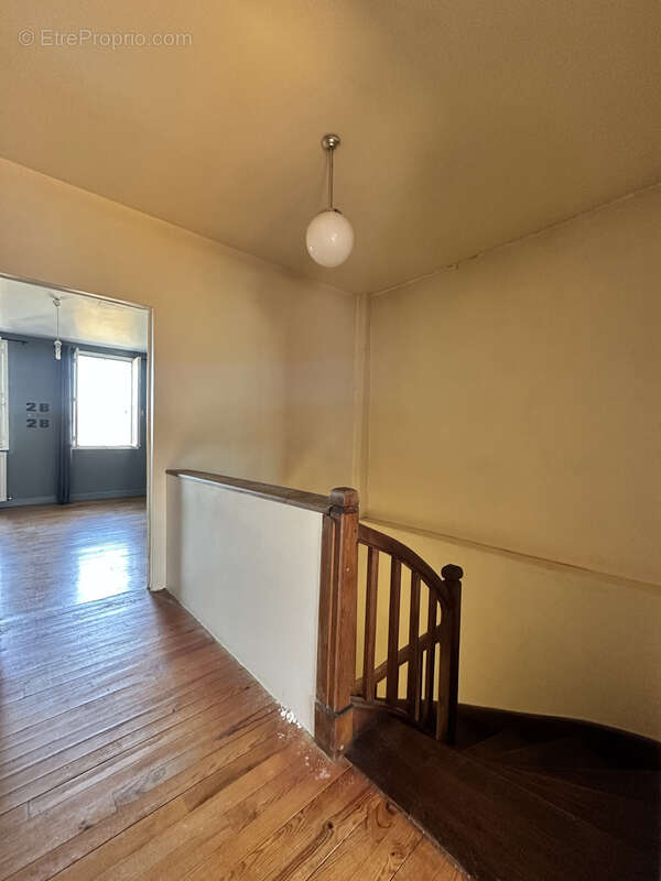 Maison à LIVINHAC-LE-HAUT