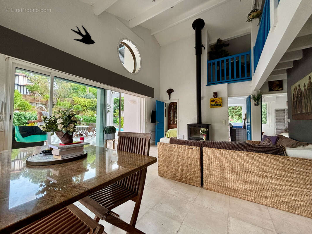 Villa d’architecte perchée dans les arbres avec piscine et vue panoramique - photo 7