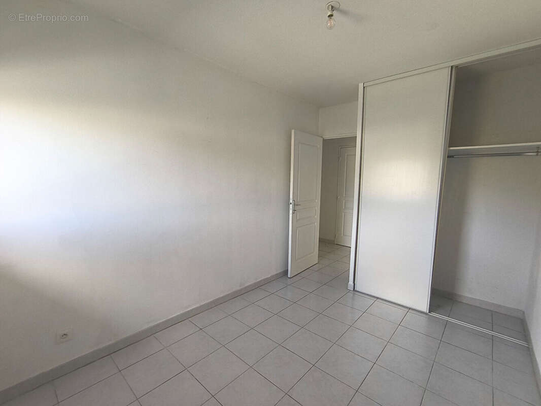 Appartement à GARONS