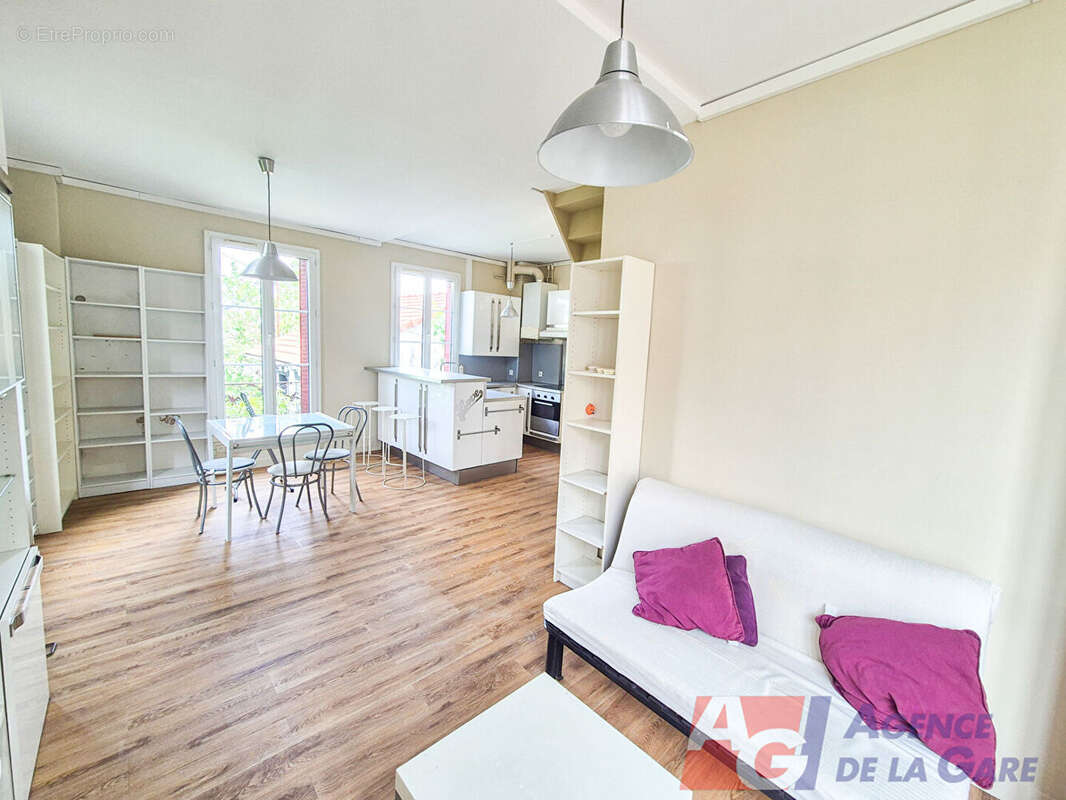 Appartement à SARTROUVILLE