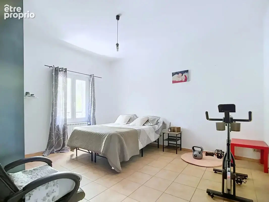 Maison à vendre de 140 m² avec piscine sur une parcelle de 650 m² - Secteur Saint-Loup Marseille 10e - photo 12