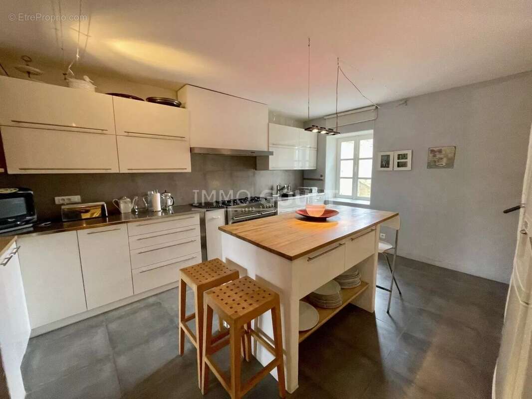 Maison à SAINT-SATURNIN-LES-APT