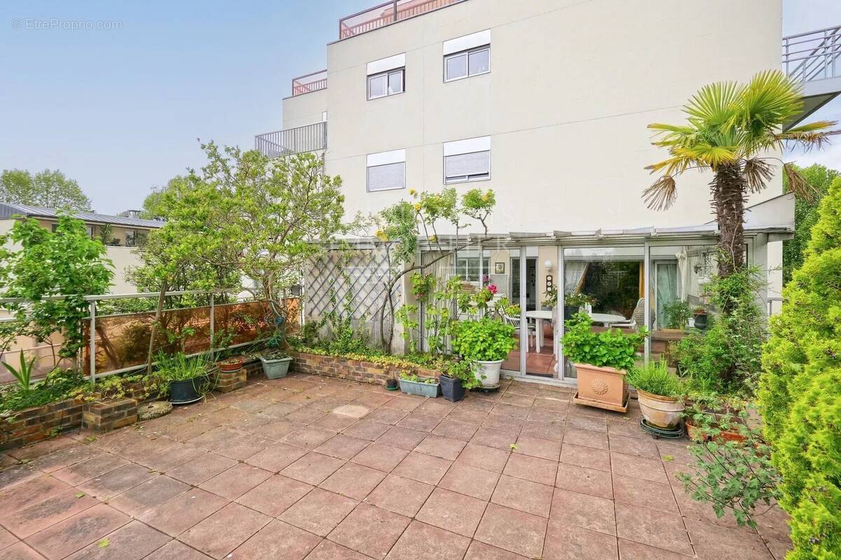 Appartement à NEUILLY-SUR-SEINE