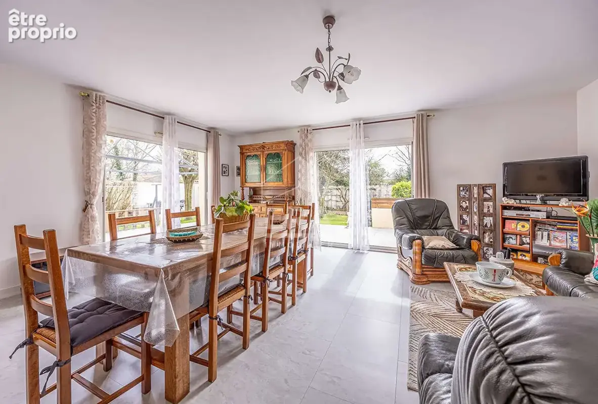 Maison de plain pied de126 m2, 20 minutes La Rochelle, 3 chambres, garage, beau terrain. - photo 8