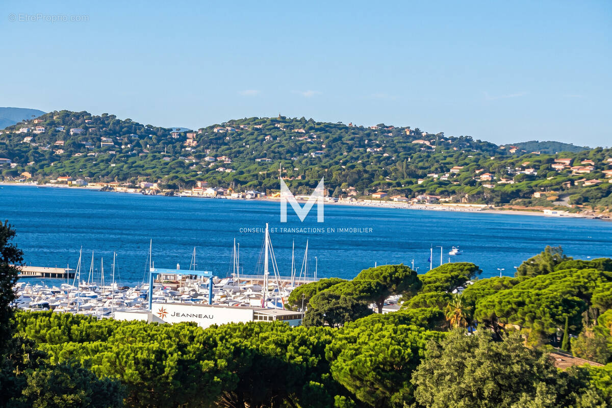 Appartement à ROQUEBRUNE-SUR-ARGENS