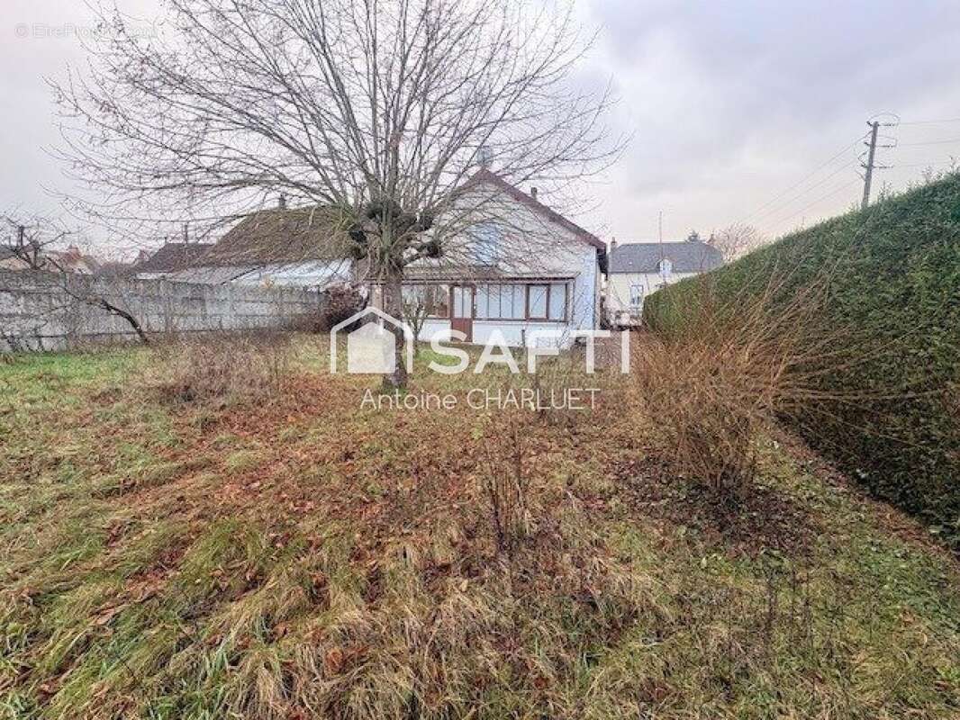 Maison 80 m² à Saint-Genou  - photo 2