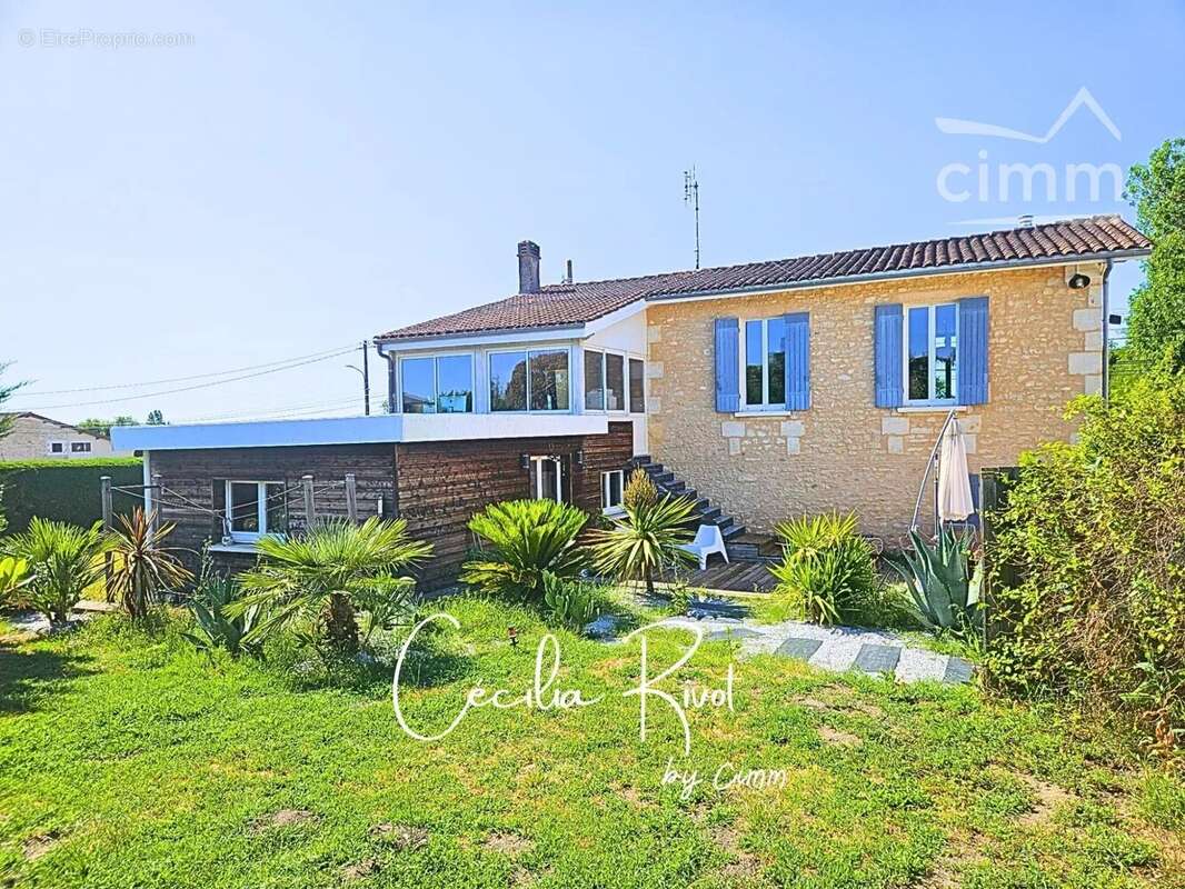Maison de caractère rénovée avec terrain de plus de 1 300 m² – Reignac (33) - photo 10