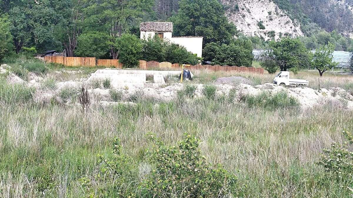 Terrain à ENTREVAUX