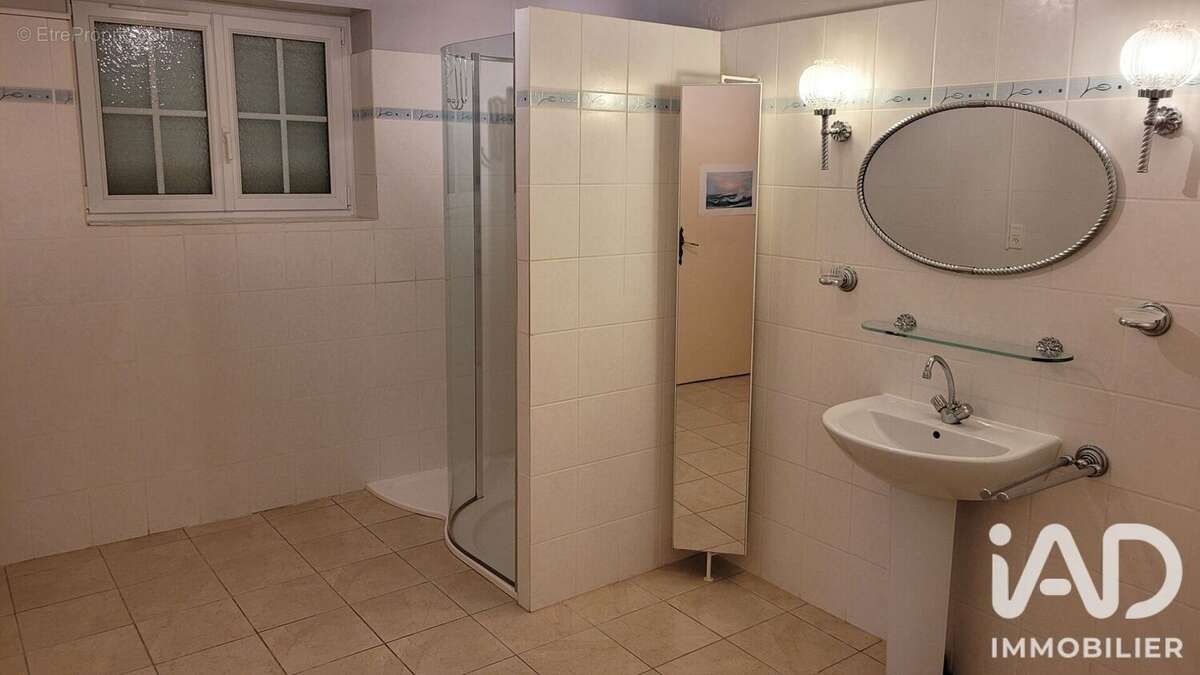 Maison 137 m² à Fontaine-La-Gaillarde  - photo 4
