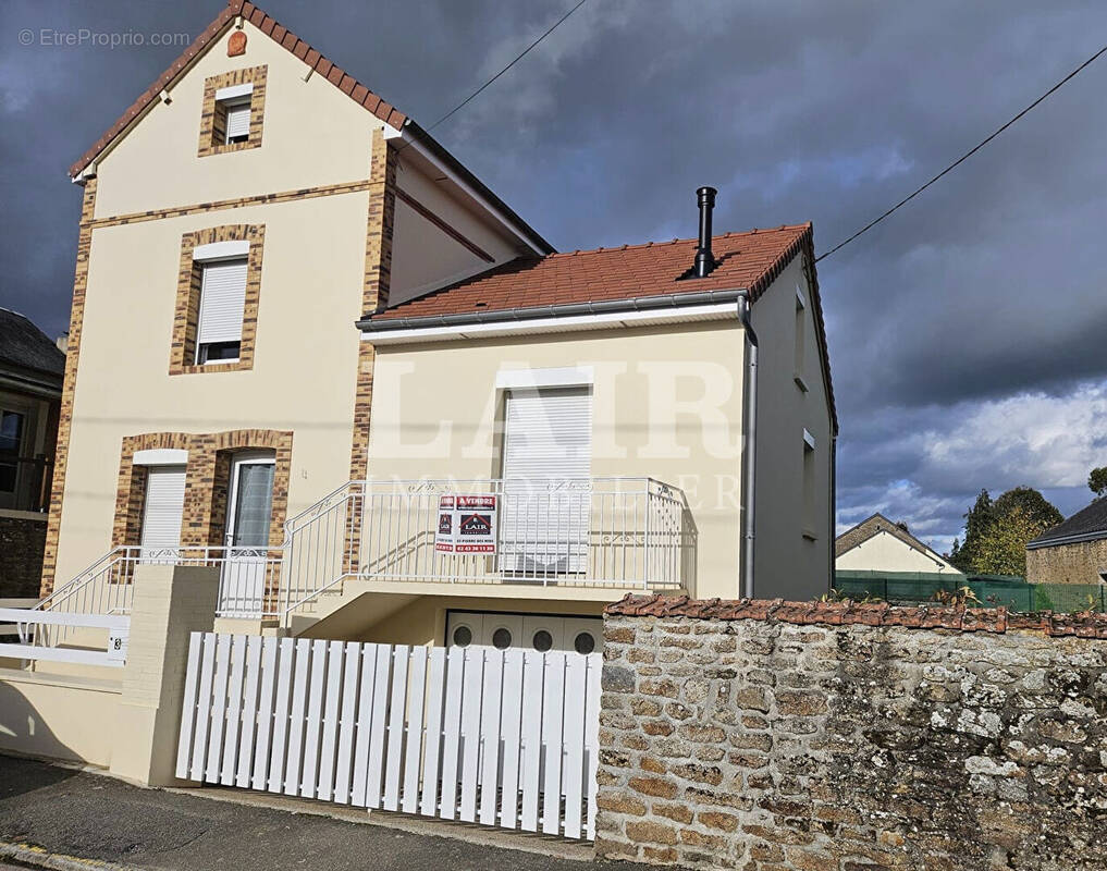 Maison à FRESNAY-SUR-SARTHE