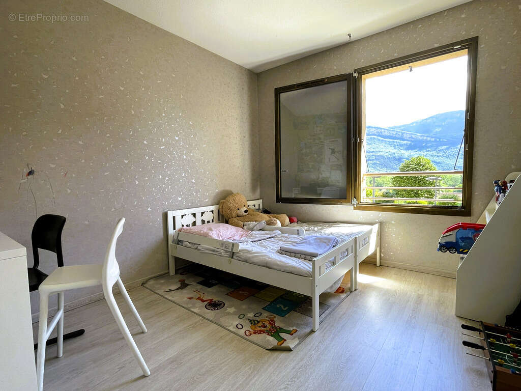 Maison à VEUREY-VOROIZE