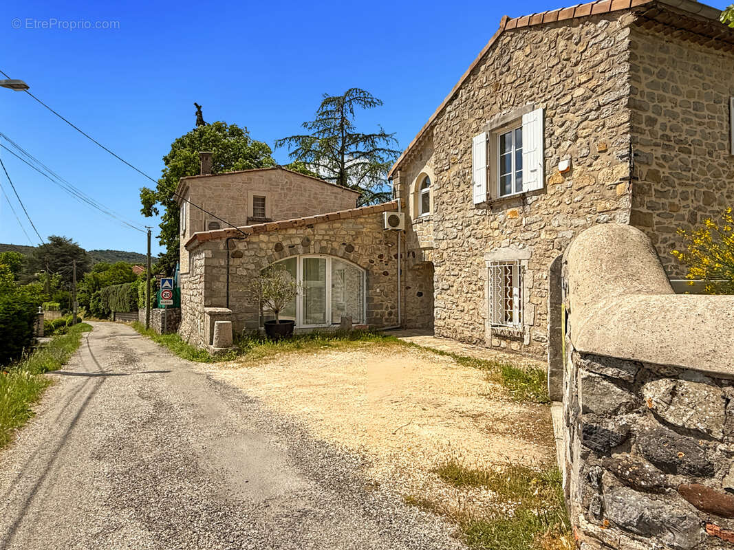 Maison à VILLENEUVE-DE-BERG