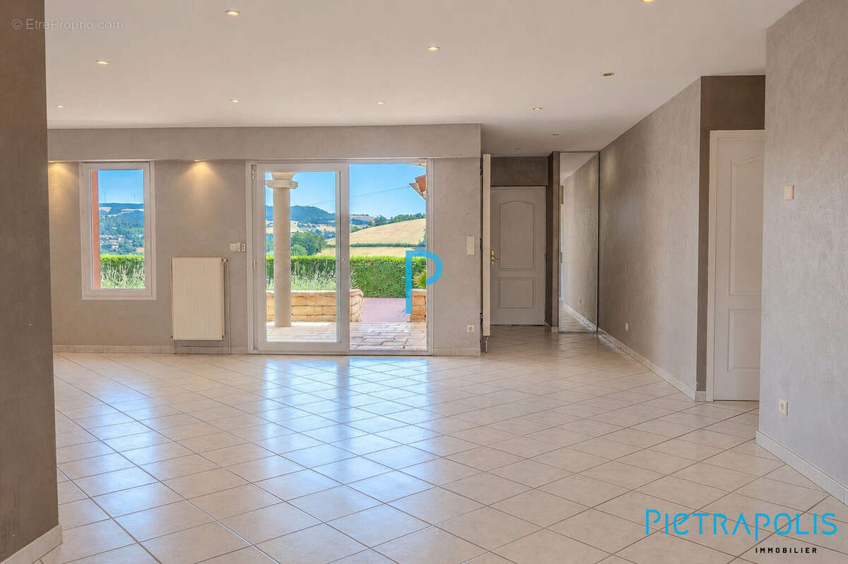 Maison 133 m² à Saint-Jean-La-Bussiere  - photo 4
