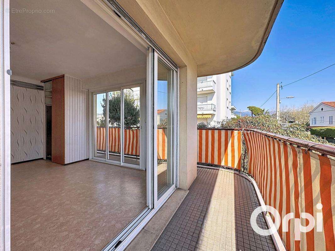 Appartement à VILLENEUVE-LOUBET