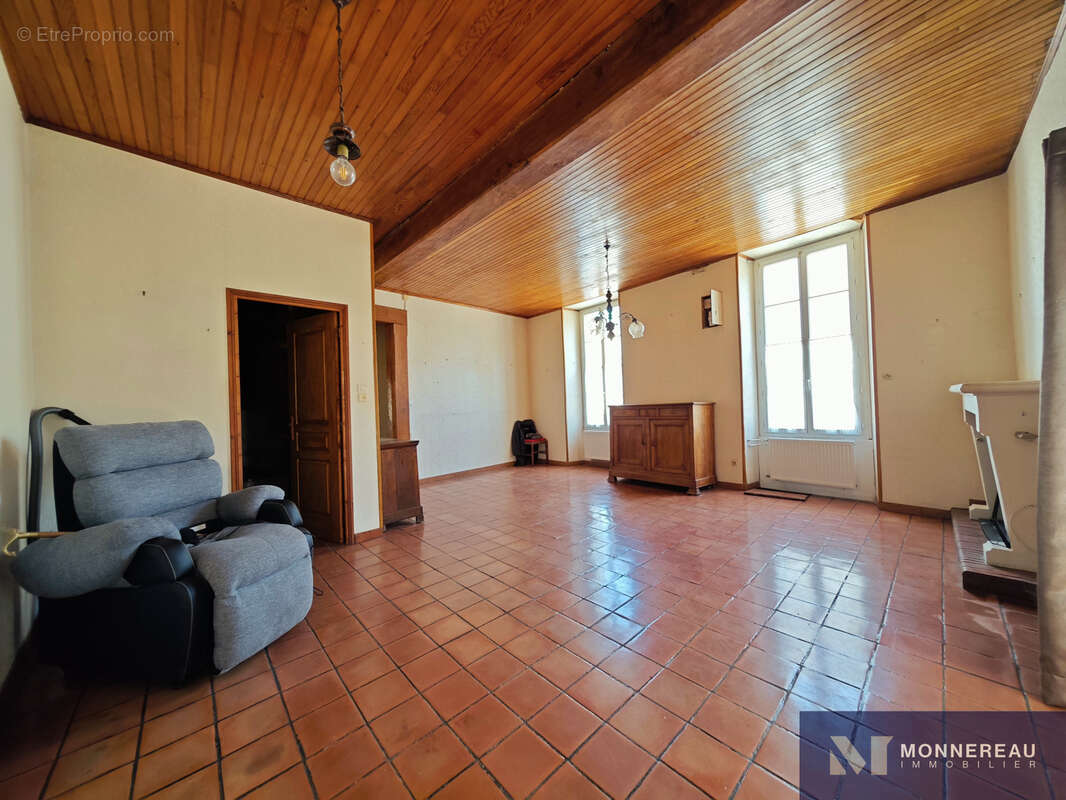 Maison à CHATEAUNEUF-SUR-CHARENTE