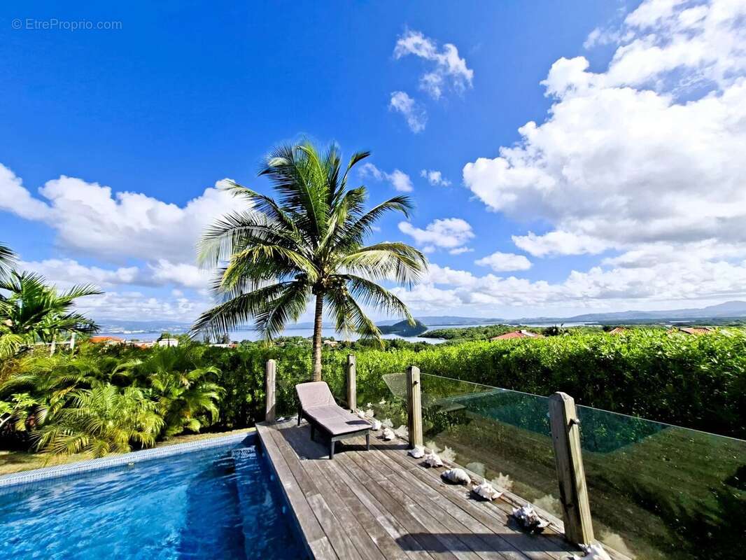 Maison à LES TROIS-ILETS