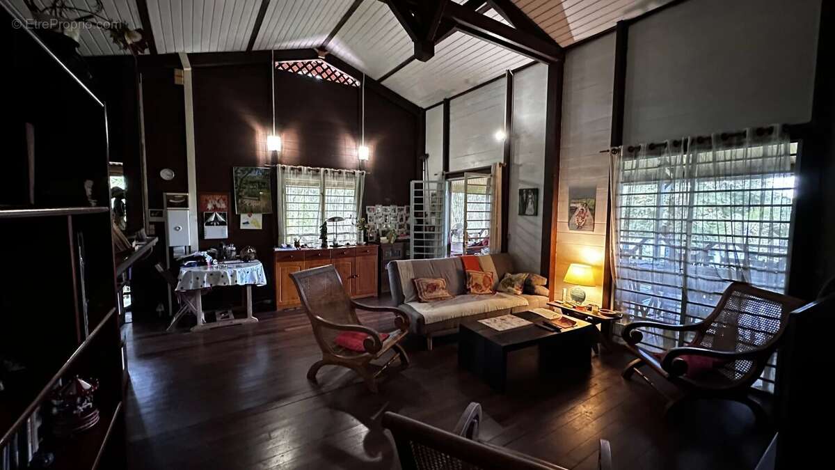 Maison à REMIRE-MONTJOLY