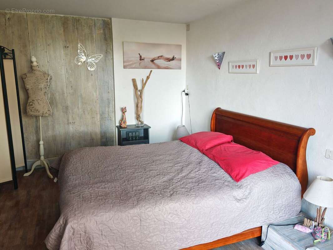 Chambre studio - Maison à EXCIDEUIL