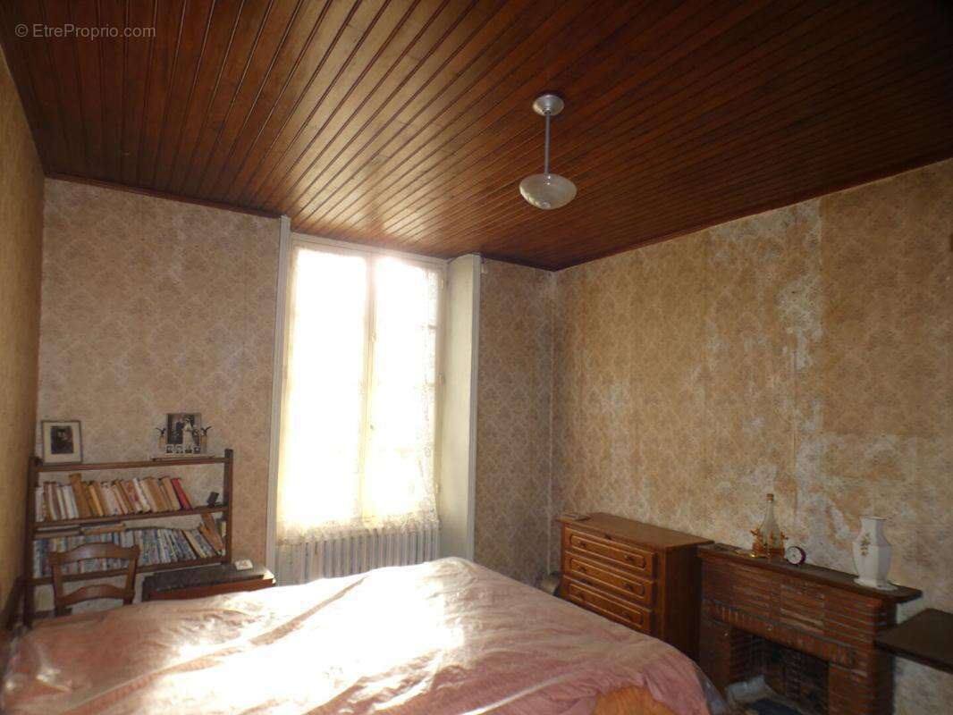 Villac maison en pierre avec 5 800 m² de terrain et  deux grand batiment (210 m² et 95 m²) - photo 9