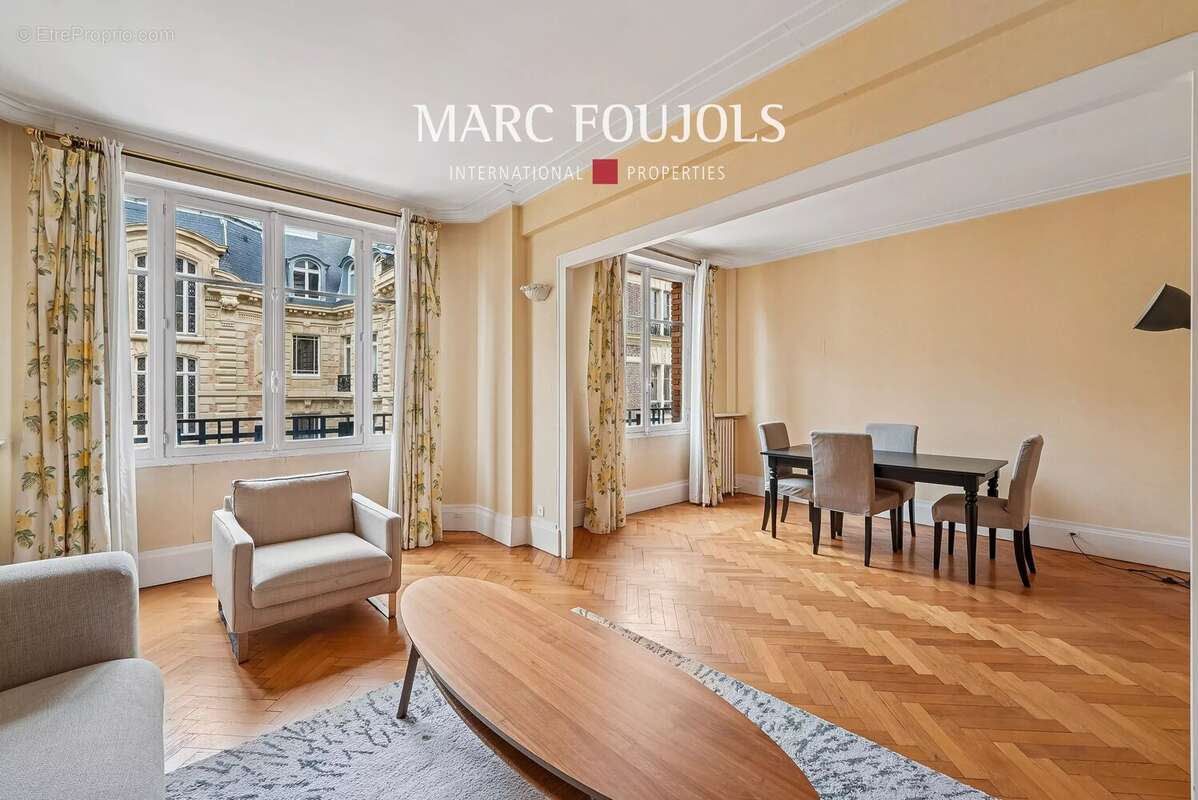 Appartement à PARIS-8E