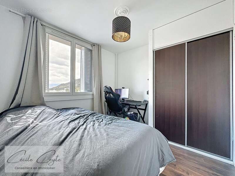 Appartement à SAINT-MARTIN-D'HERES