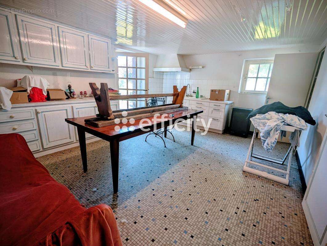 Maison à LE LARDIN-SAINT-LAZARE