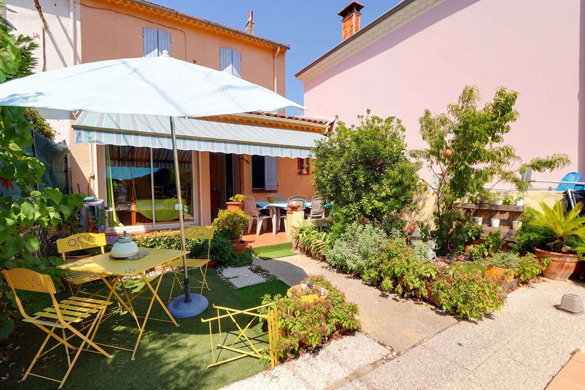 Maison en pierre ! secteur "les routes" toulon ouest 4 pièce(s) 90 m2 - photo 2