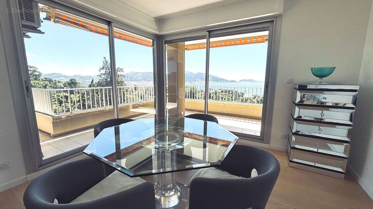 Appartement 103 m² T3/4 - VUE MER - cave - garage - Les Alpilles - 13007 Marseille n°3 - Appartement à MARSEILLE-7E