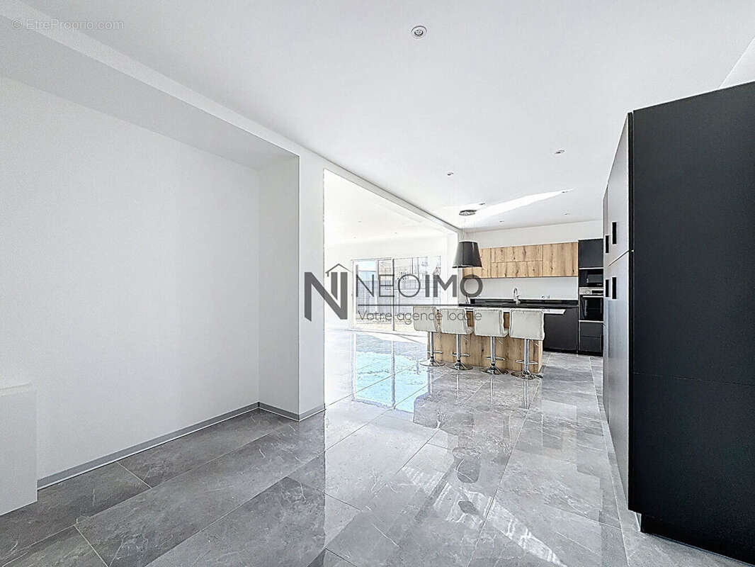 Maison à NEUFCHATEAU