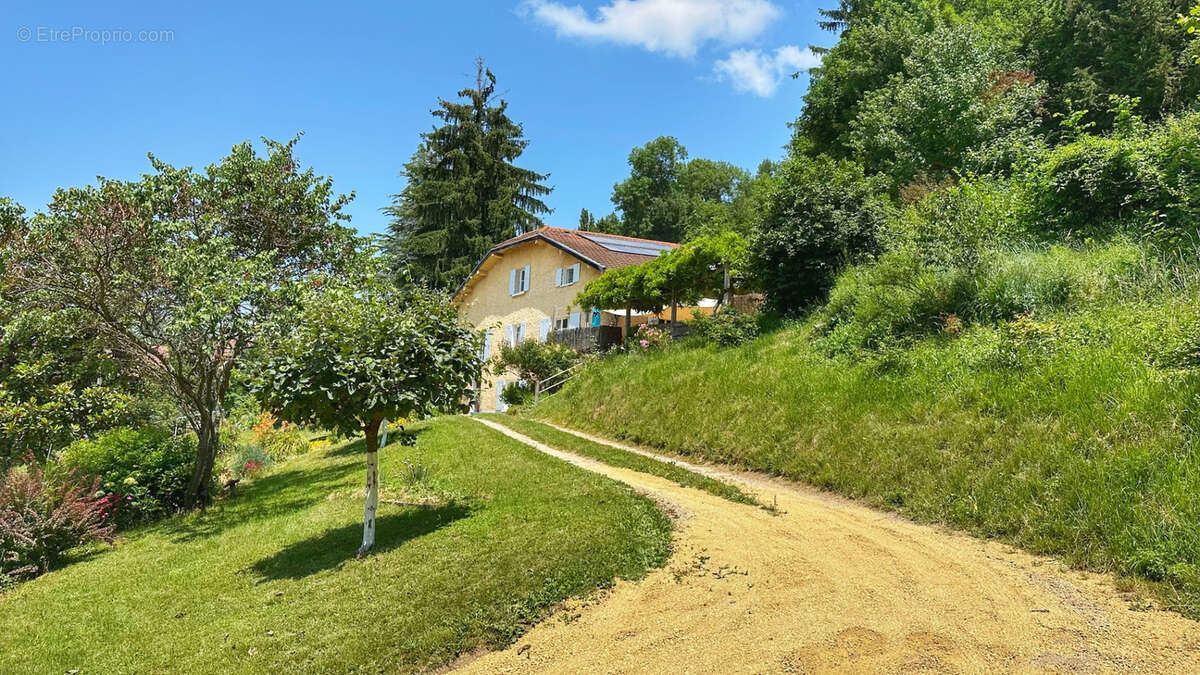 Propriété - 9P 272 m2 - photo 12