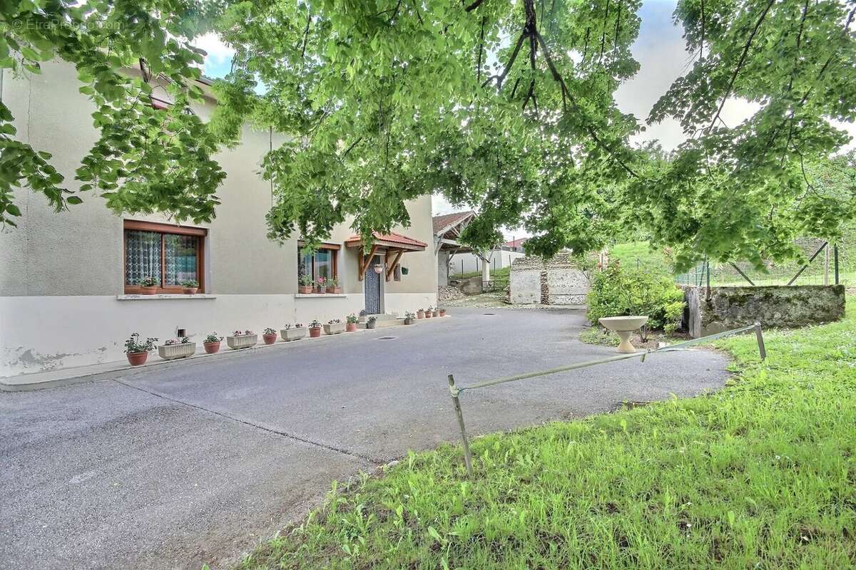 Maison à CHEVRIERES