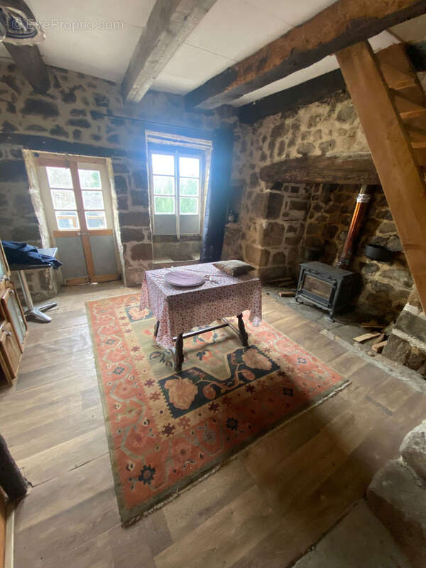 Maison à LA ROCHE-CANILLAC