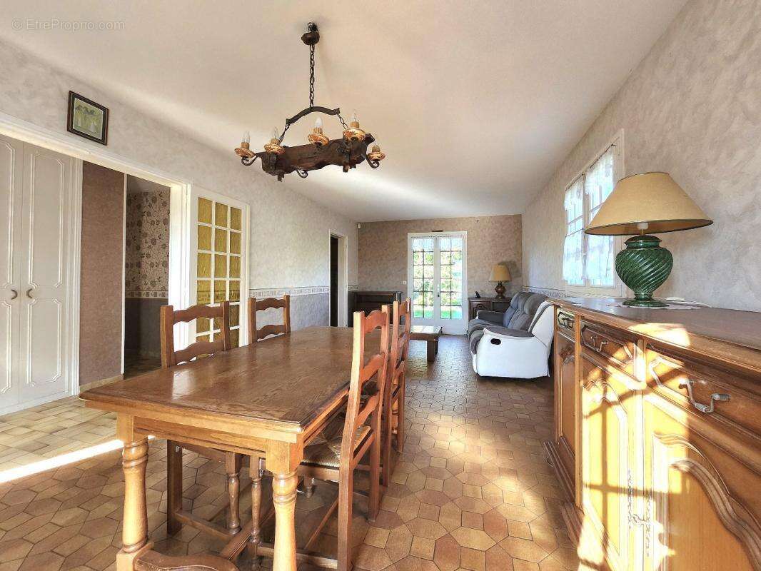 Maison à LONGUEIL-SAINTE-MARIE