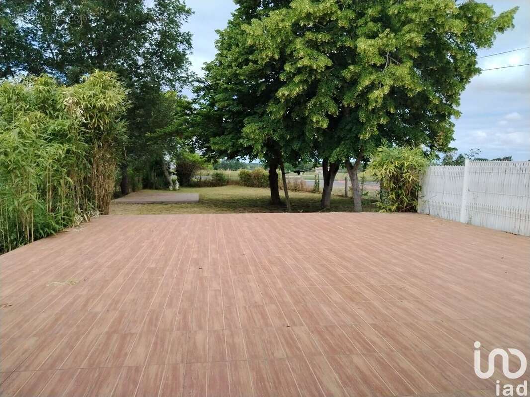 Photo 4 - Commerce à BOURRET