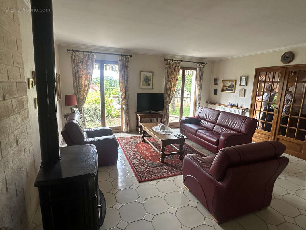 Maison à VAUX-LE-PENIL