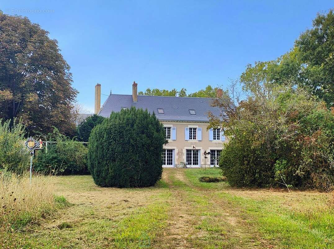 Grande propriété rénovée avec gîtes et 5 hectares de terrain aux portes de Tours - photo 2